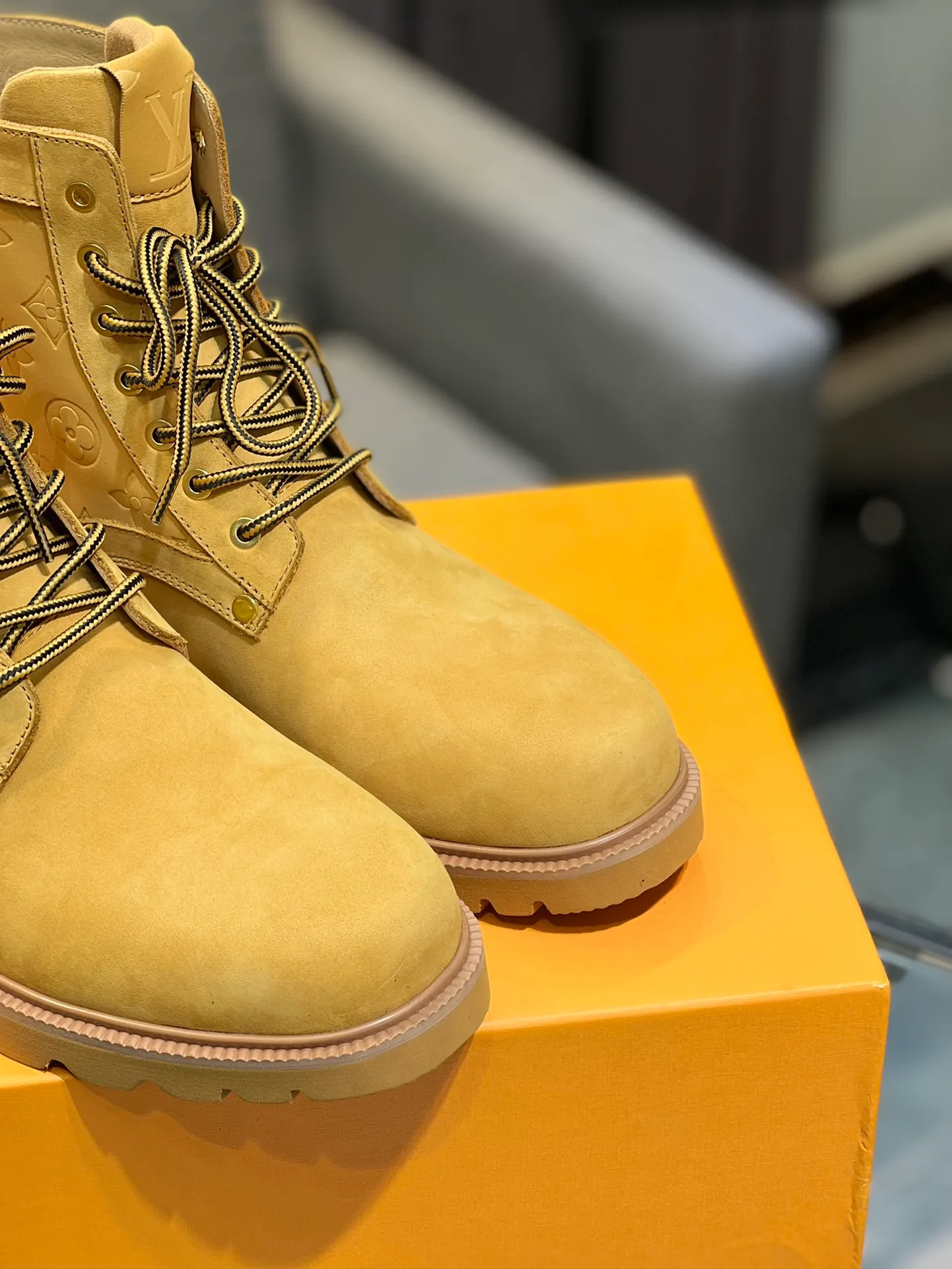 Men's shoes 💰920 L Home - the latest LV men's business casual boots, luxury and nobility are a must. They are all made of imported original first-layer cowhide, just to create a more comfortable wearing experience. ➕Top imported water-dyed full cow lining, original high wear-resistant outsole! 👏👏 Size: Male 39-44; (38 45 46 customized)